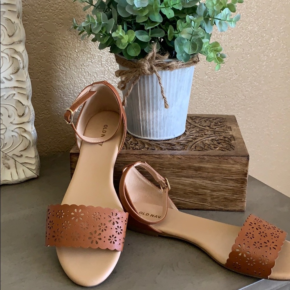 Cognac Old Navy sandals